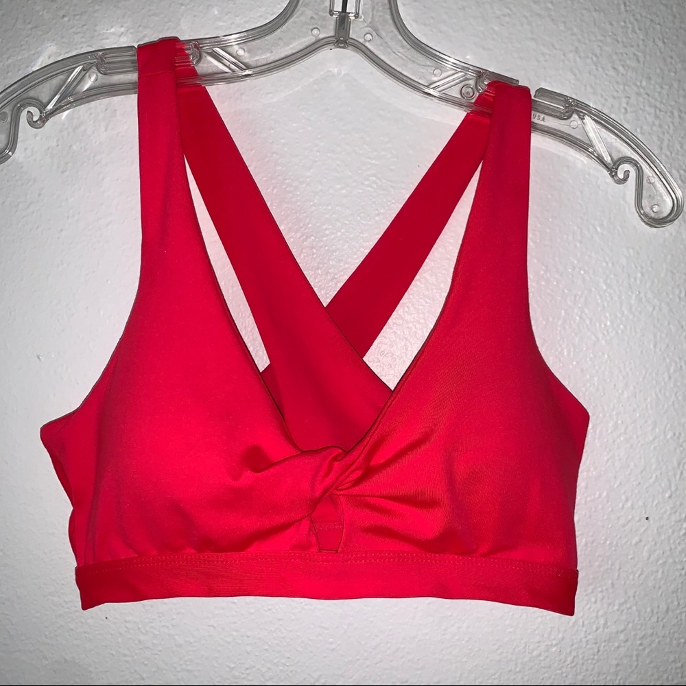 Fabletics Oasis Twist Front Sports Bra S